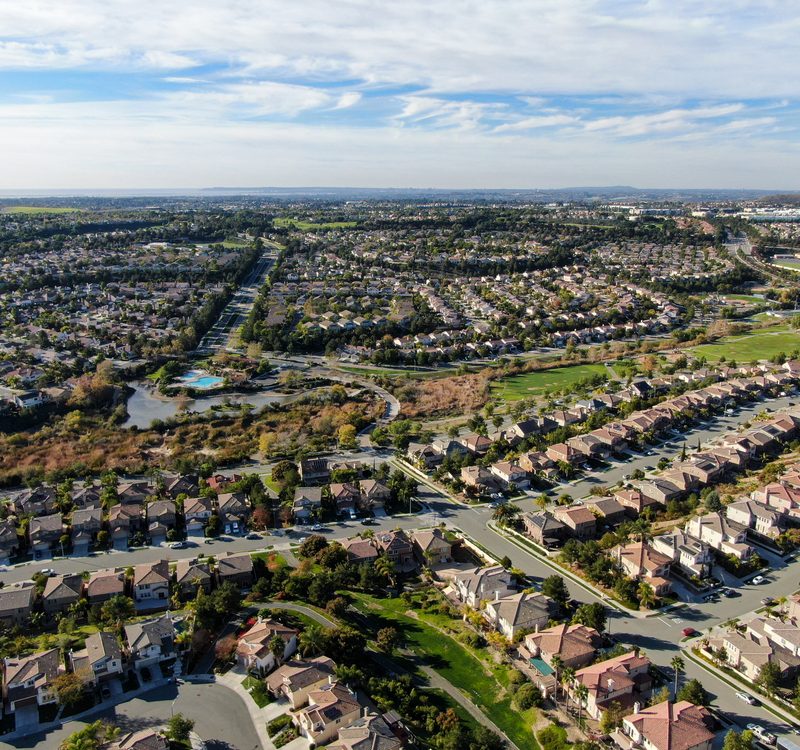 Organizacje dostarczają rozmaity arsenał pokryć dachowych, wytworzonych z różnorodnych budulców o fenomenalnych specyfikach.
